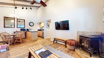 Mammoth Estates Condo - Free Parking & Pet Friendly