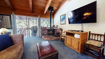 Mammoth Estates Condo - Free Parking & Pet Friendly