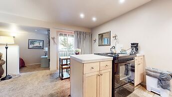 Mammoth Estates Condo - Free Parking & Pet Friendly