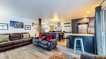 Mammoth Estates Condo - Free Parking & Pet Friendly