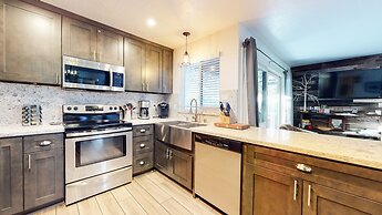 Mammoth Estates Condo - Free Parking & Pet Friendly
