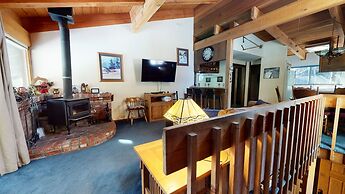 Mammoth Estates Condo - Free Parking & Pet Friendly