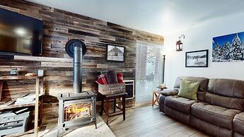 Mammoth Estates Condo - Free Parking & Pet Friendly