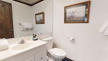 Mammoth Estates Condo - Free Parking & Pet Friendly