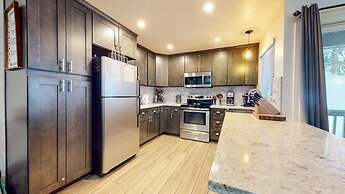 Mammoth Estates Condo - Free Parking & Pet Friendly