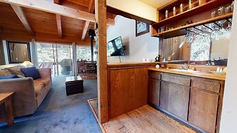 Mammoth Estates Condo - Free Parking & Pet Friendly