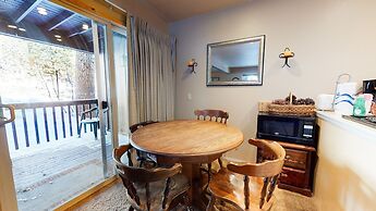 Mammoth Estates Condo - Free Parking & Pet Friendly