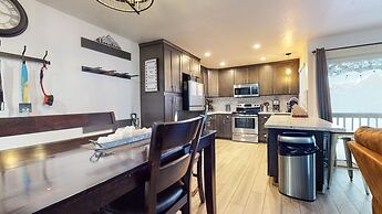 Mammoth Estates Condo - Free Parking & Pet Friendly