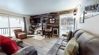 Mammoth Estates Condo - Free Parking & Pet Friendly