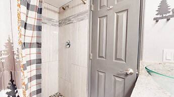 Mammoth Estates Condo - Free Parking & Pet Friendly