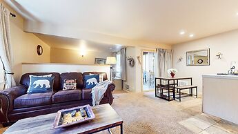 Mammoth Estates Condo - Free Parking & Pet Friendly