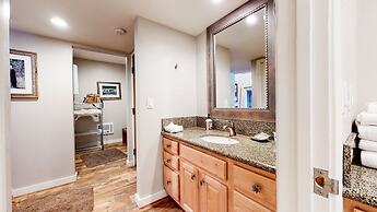 Mammoth Estates Condo - Free Parking & Pet Friendly