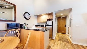 Mammoth Estates Condo - Free Parking & Pet Friendly