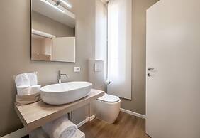 Emilia Suite Essence