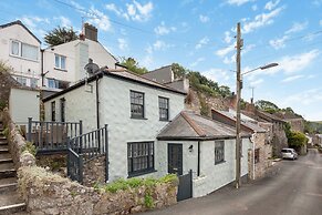 Cosy Cornish Cottage By The Sea and Local Pub