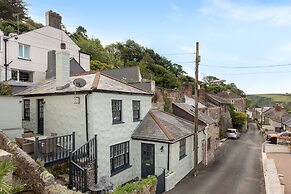 Cottage - Sleeps 6 - Pet Friendly - Patio