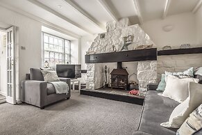 Cosy Cornish Cottage By The Sea and Local Pub