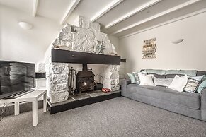 Cosy Cornish Cottage By The Sea and Local Pub