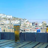Cosy Cornish Cottage By The Sea and Local Pub