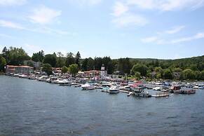 Lake Front Hotel