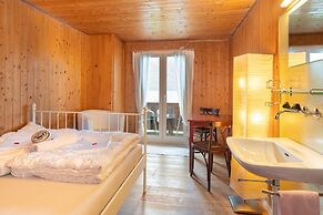 Lake Lodge Hostel