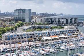 Deluxe 2 Bedroom Apartment in Herzylia