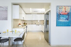 Deluxe 2 Bedroom Apartment in Herzylia