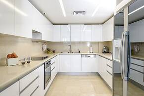 Deluxe 2 Bedroom Apartment in Herzylia