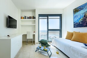 Deluxe 2 Bedroom Apartment in Herzylia