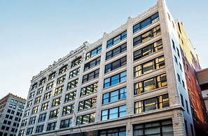 2BR 2BA In The Block by CozySuites