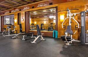 Modern Apartment | Close To Everything | CozySuites