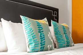 Modern Apartment | Close To Everything | CozySuites