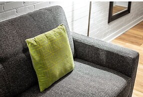 Modern Apartment | Close To Everything | CozySuites