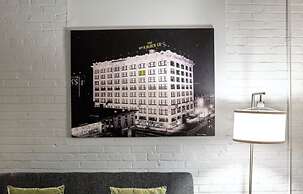 Contemporary 2BR 2BA Apartment In Downtown Indianapolis by CozySuites