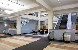 Contemporary 2BR 2BA Apartment In Downtown Indianapolis by CozySuites