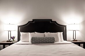 Beautiful 2BR 2BA In The Block by CozySuites