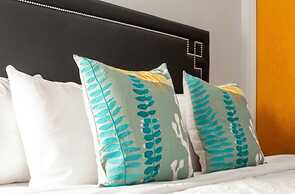 Beautiful 2BR 2BA In The Block by CozySuites