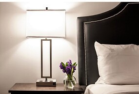 Beautiful 2BR 2BA In The Block by CozySuites