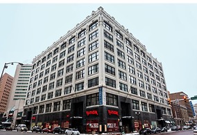 Beautiful 2BR 2BA In The Block by CozySuites