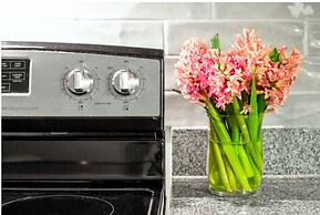 Beautiful 2BR 2BA In The Block by CozySuites