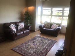 Dungannon 2 Bed Bungalow - Sleeps 5 - Pet Friendly