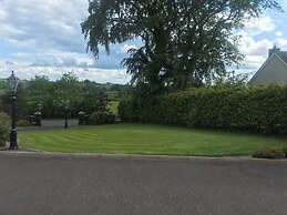 Dungannon 2 Bed Bungalow - Sleeps 5 - Pet Friendly