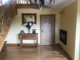 Dungannon 2 Bed Bungalow - Sleeps 5 - Pet Friendly