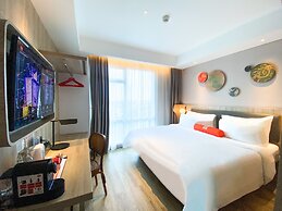 HARRIS Suites Puri Mansion Jakarta