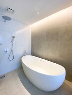HARRIS Suites Puri Mansion Jakarta