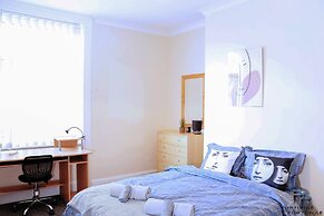 Beautiful 5-bed House Roker Beach