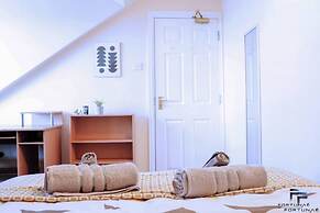 Beautiful 5-bed House Roker Beach