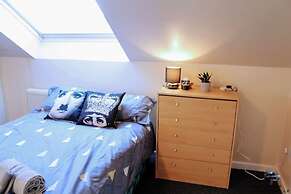 Beautiful 5-bed House Roker Beach