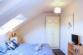 Beautiful 5-bed House Roker Beach