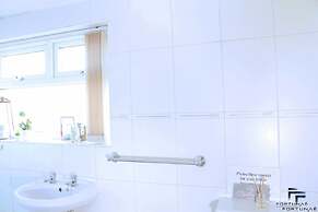 Beautiful 5-bed House Roker Beach